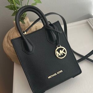 Michael Kors  SALE🎉 mini Mercer great condition gently used